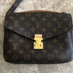 Brand new Pochette Métis